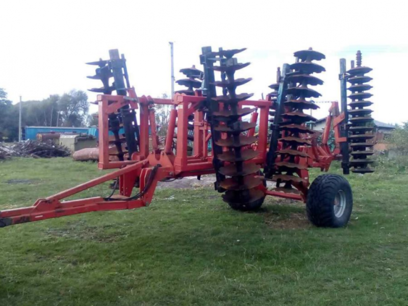 Wiesenegge des Typs Massey Ferguson 5 M,  in Радехів (Bild 1)