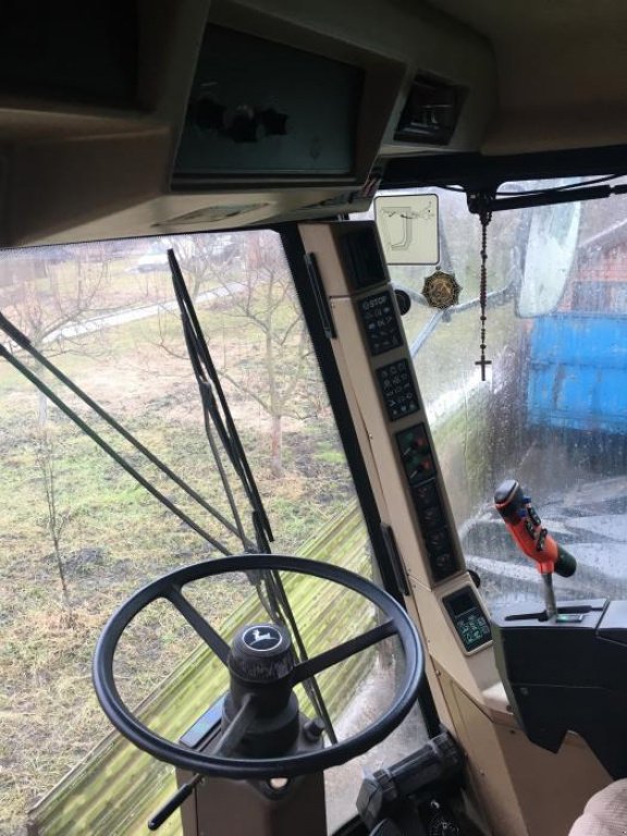 Oldtimer-Mähdrescher des Typs John Deere 2266 Extra, Neumaschine in Радехів (Bild 5)