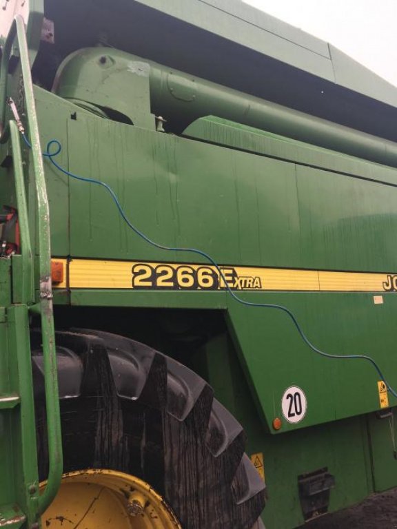 Oldtimer-Mähdrescher des Typs John Deere 2266 Extra, Neumaschine in Радехів (Bild 4)