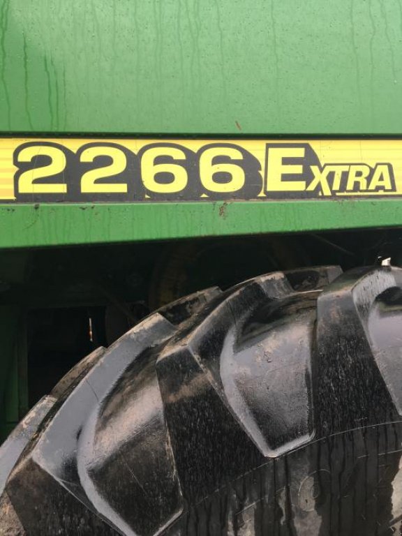 Oldtimer-Mähdrescher des Typs John Deere 2266 Extra, Neumaschine in Радехів (Bild 2)