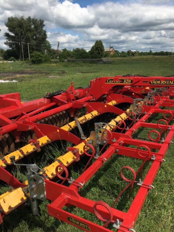 Wiesenegge des Typs Väderstad Carrier 820,  in Радехів (Bild 6)