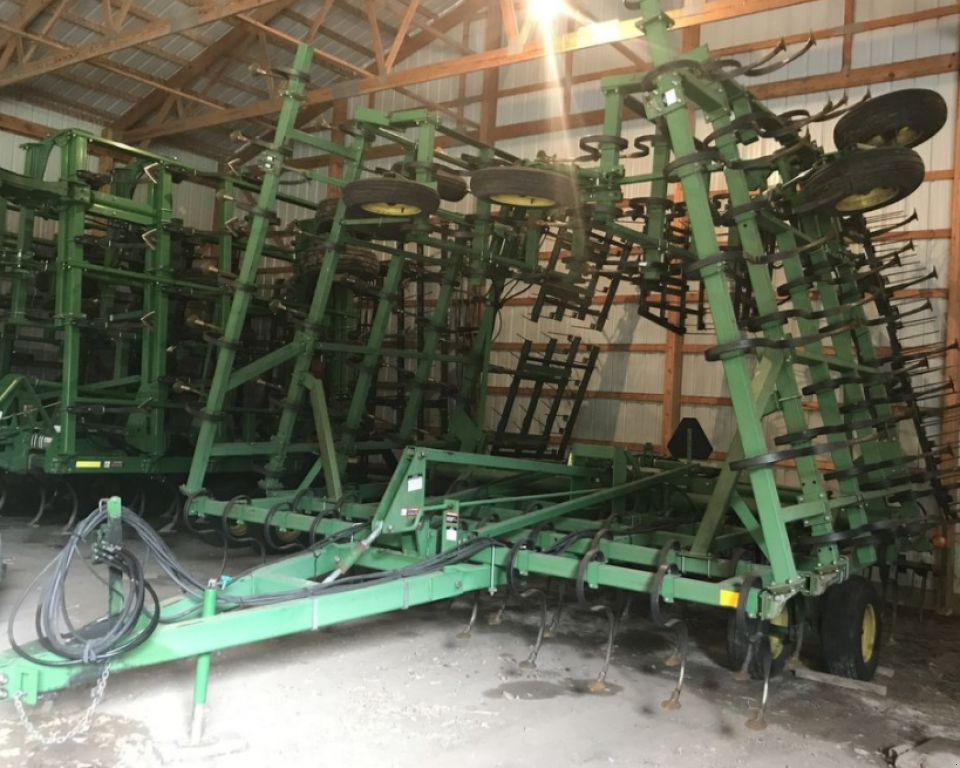 Kartoffelpflegetechnik des Typs John Deere 2210,  in Київ (Bild 1)