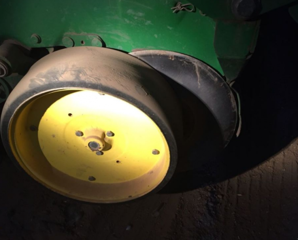 Gareeggenfelder des Typs John Deere 7200,  in Київ (Bild 2)