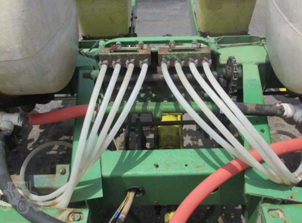 Gareeggenfelder des Typs John Deere 7000,  in Київ (Bild 4)