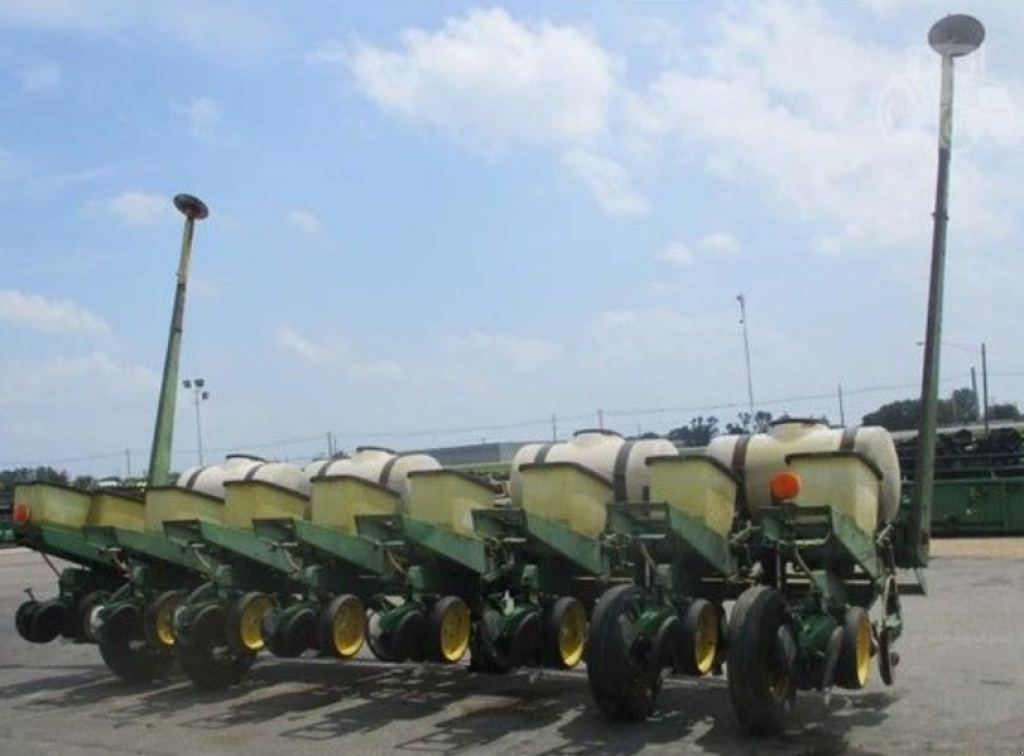 Gareeggenfelder des Typs John Deere 7000,  in Київ (Bild 5)