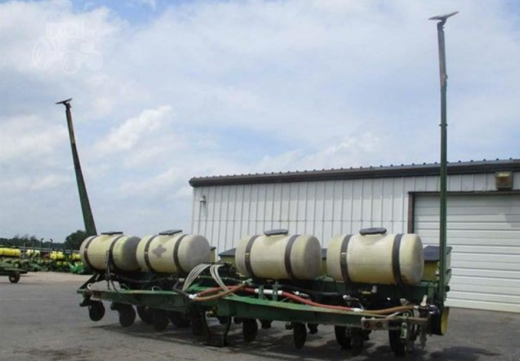 Gareeggenfelder des Typs John Deere 7000,  in Київ (Bild 1)