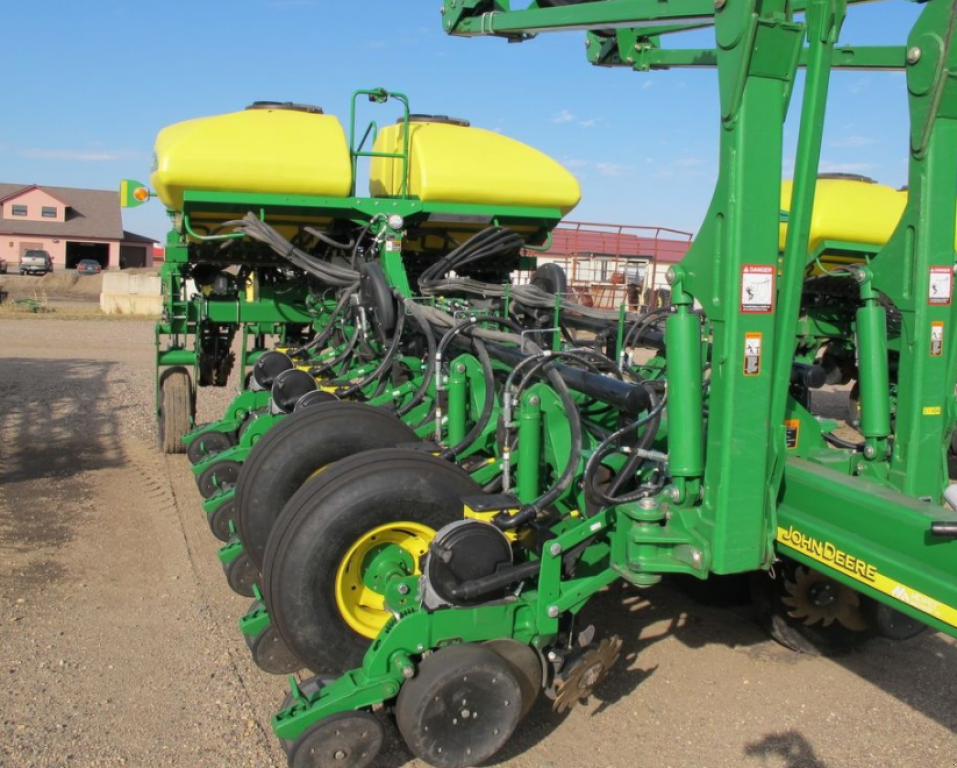 Gareeggenfelder des Typs John Deere 1770NT,  in Київ (Bild 1)