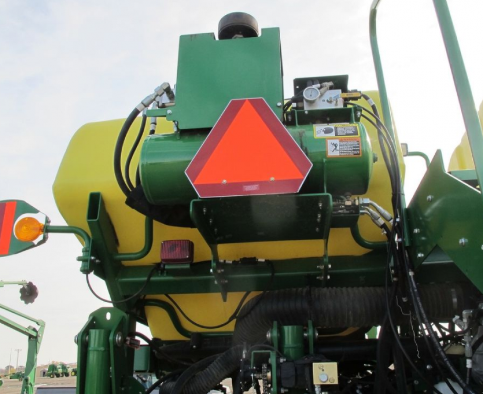 Gareeggenfelder des Typs John Deere 1770NT,  in Київ (Bild 2)