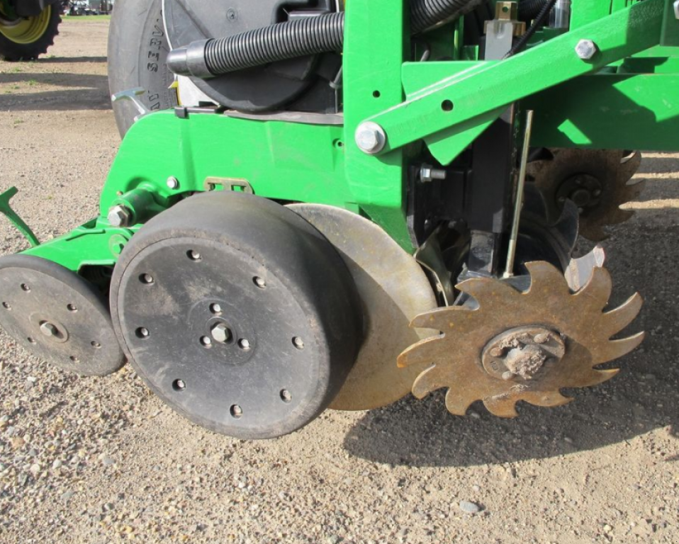 Gareeggenfelder des Typs John Deere 1770NT,  in Київ (Bild 8)