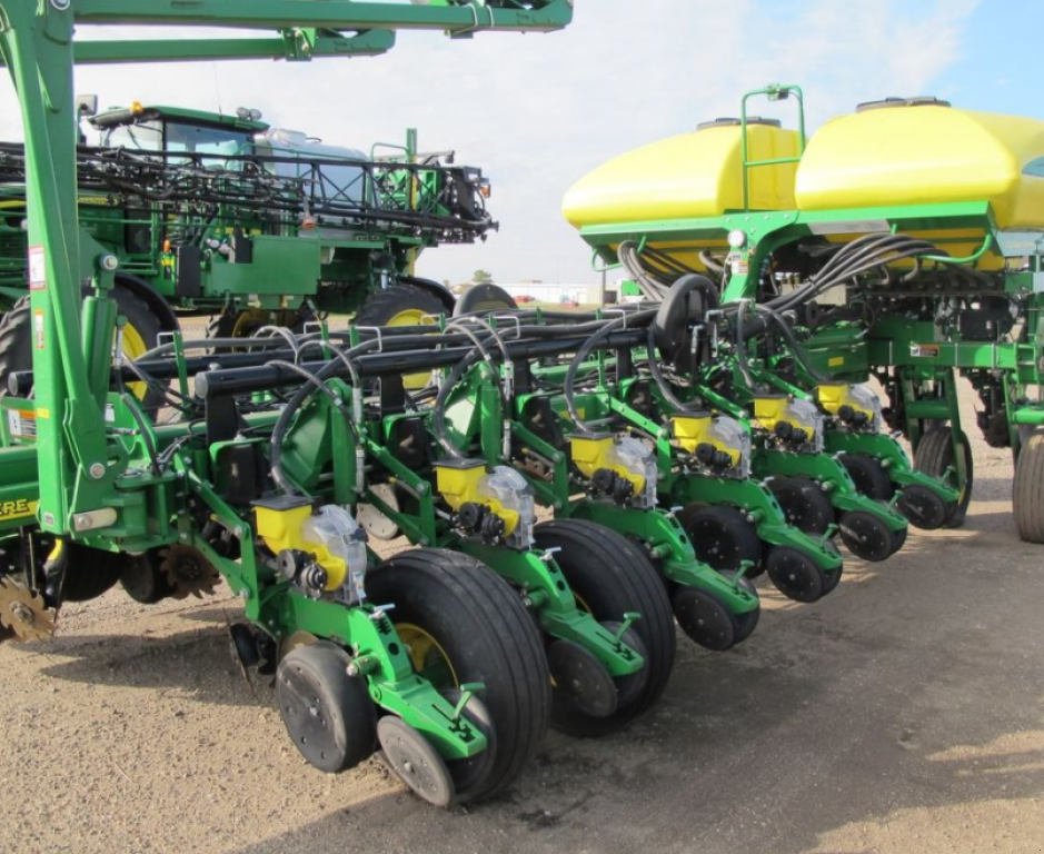 Gareeggenfelder des Typs John Deere 1770NT,  in Київ (Bild 5)