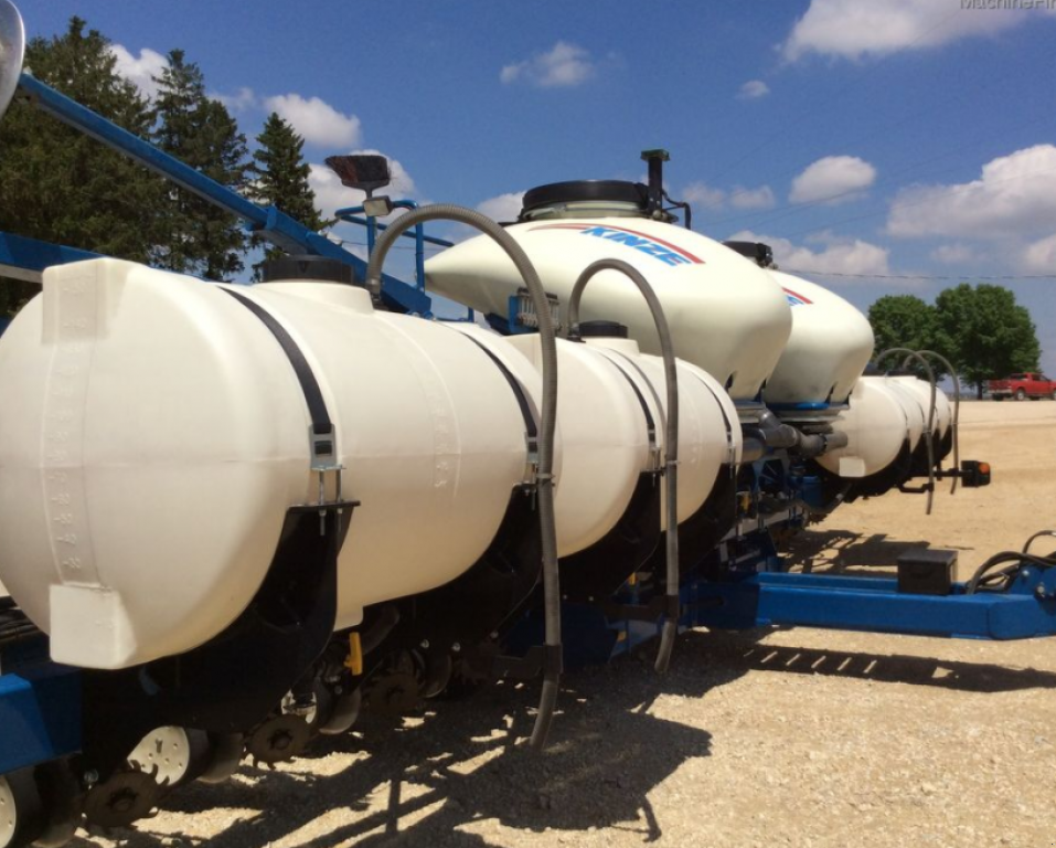 Gareeggenfelder des Typs Kinze 3600,  in Київ (Bild 10)