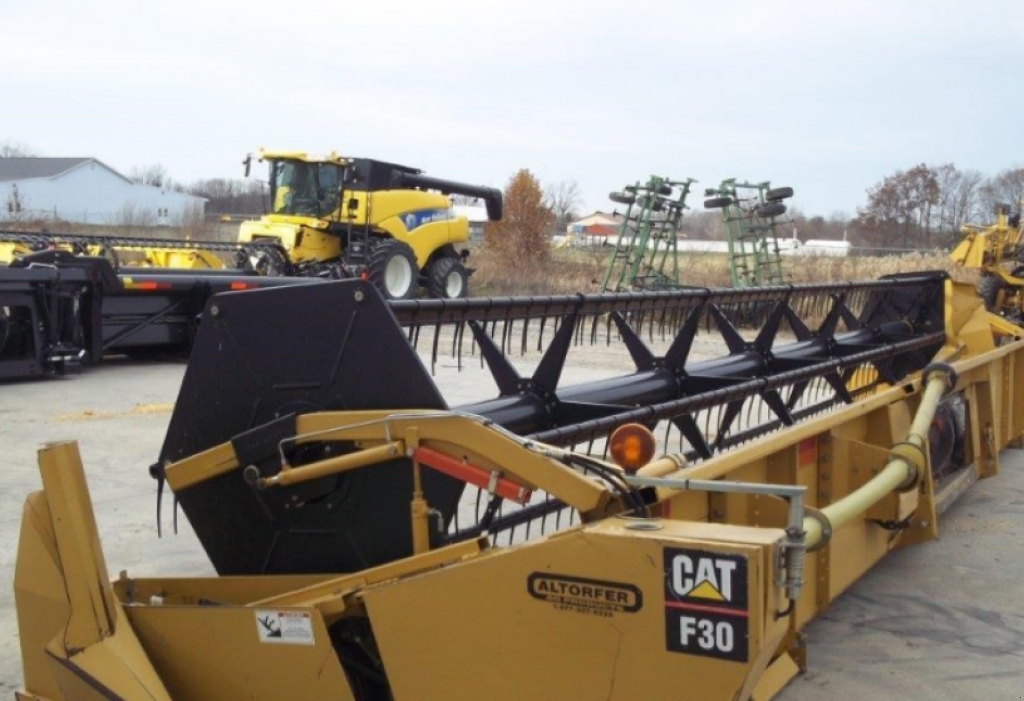 Schneidwerk des Typs Caterpillar F30,  in Київ (Bild 5)