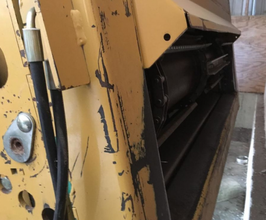 Oldtimer-Mähdrescher des Typs Caterpillar Lexion 590R,  in Київ (Bild 5)