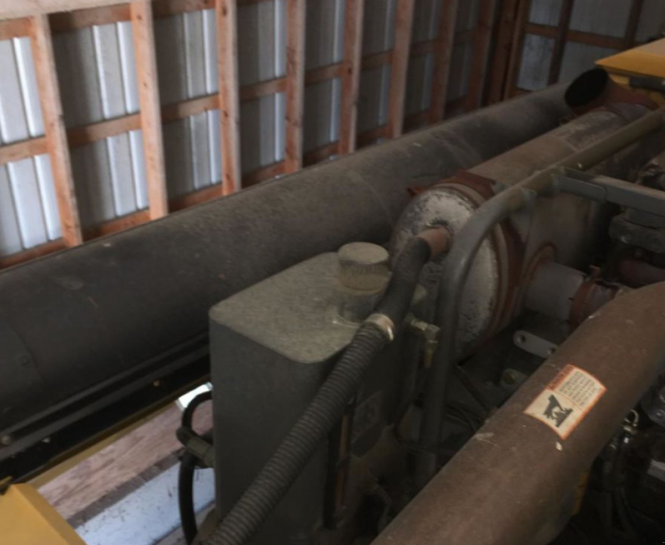 Oldtimer-Mähdrescher des Typs Caterpillar Lexion 590R,  in Київ (Bild 9)