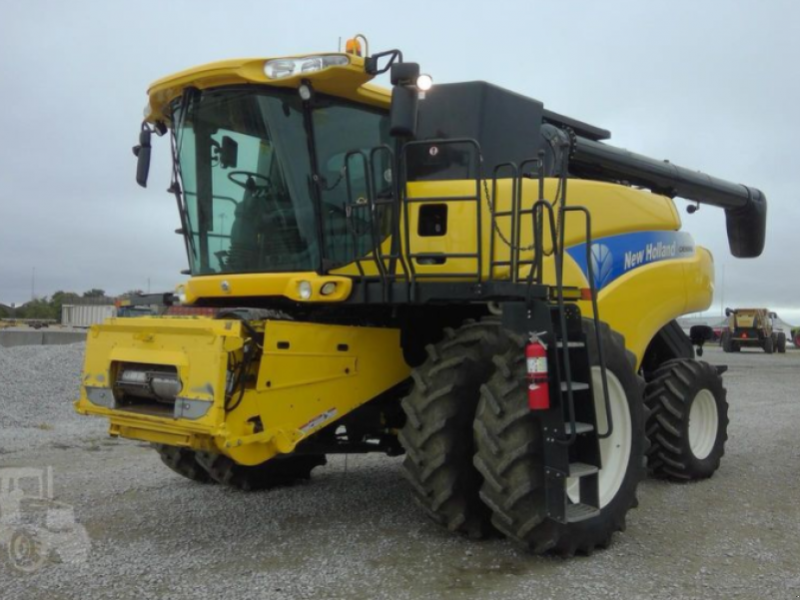 Oldtimer-Mähdrescher des Typs New Holland CR9060, Neumaschine in Київ (Bild 1)