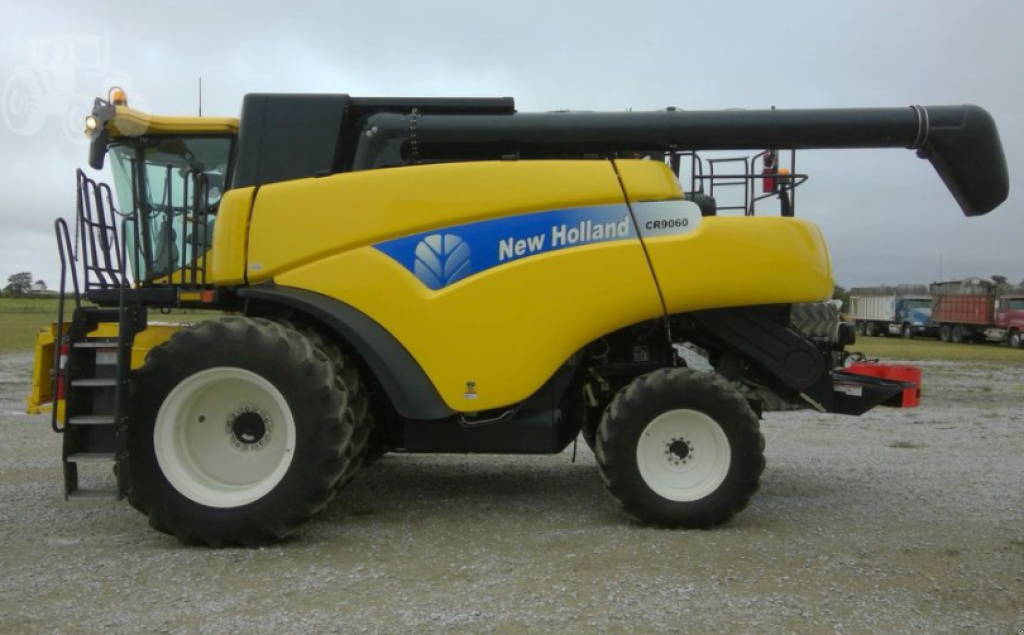 Oldtimer-Mähdrescher des Typs New Holland CR9060, Neumaschine in Київ (Bild 3)
