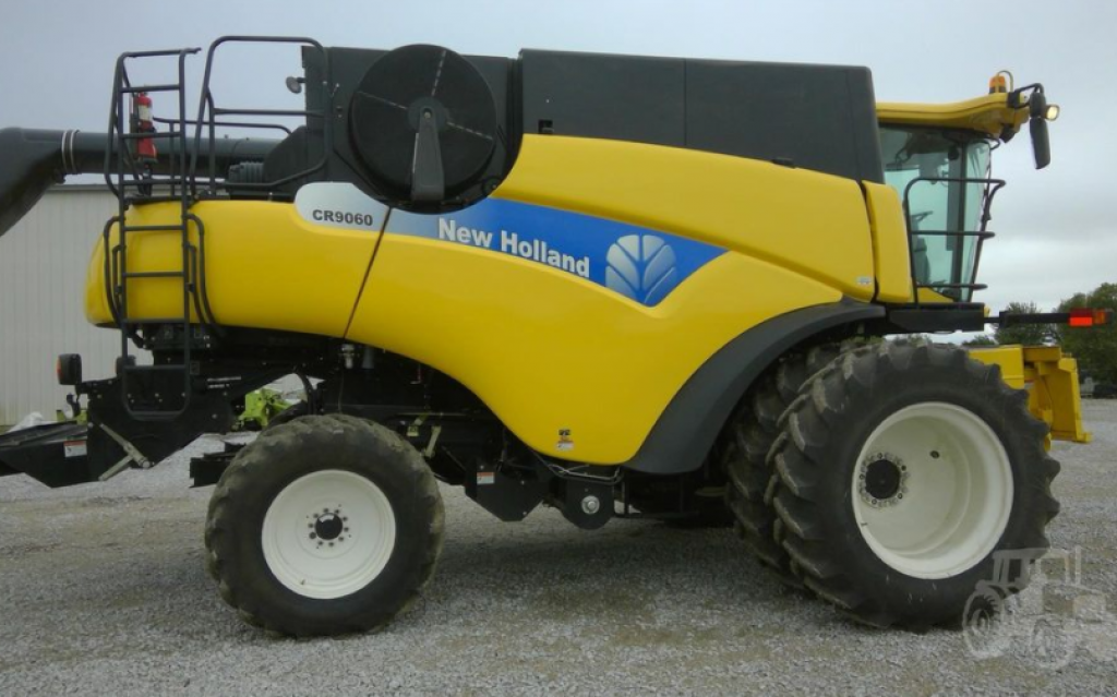 Oldtimer-Mähdrescher des Typs New Holland CR9060, Neumaschine in Київ (Bild 7)