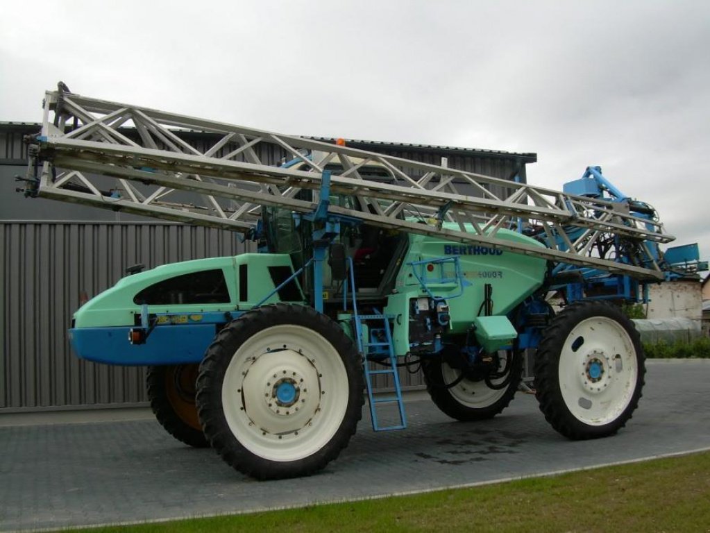 Selbstfahrspritze des Typs Berthoud Boxer 4000R, Neumaschine in Глобино (Bild 1)