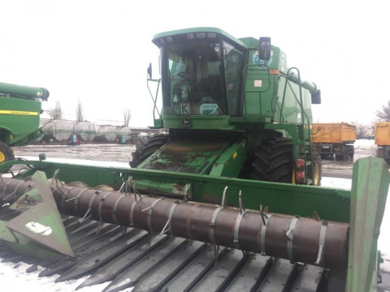 Oldtimer-Mähdrescher des Typs John Deere 9500, Neumaschine in Глобино (Bild 1)