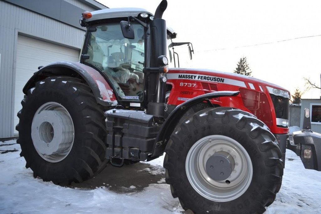 Oldtimer-Traktor des Typs Massey Ferguson 8737,  in Суми (Bild 5)