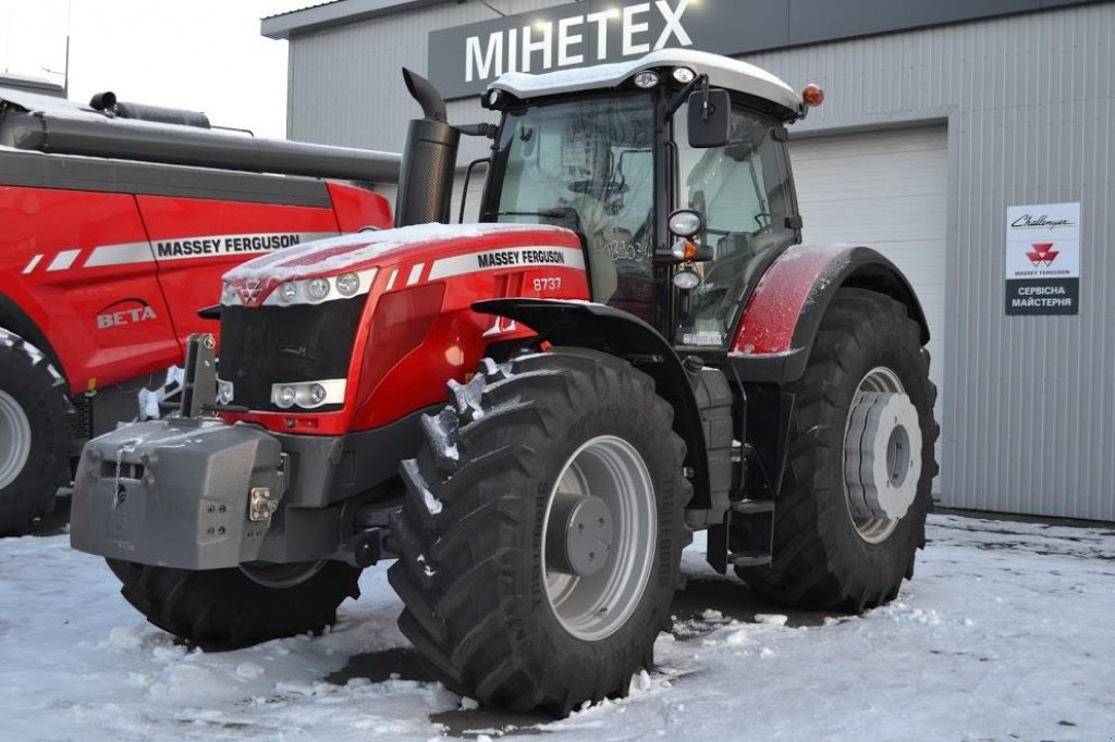 Oldtimer-Traktor des Typs Massey Ferguson 8737,  in Суми (Bild 1)