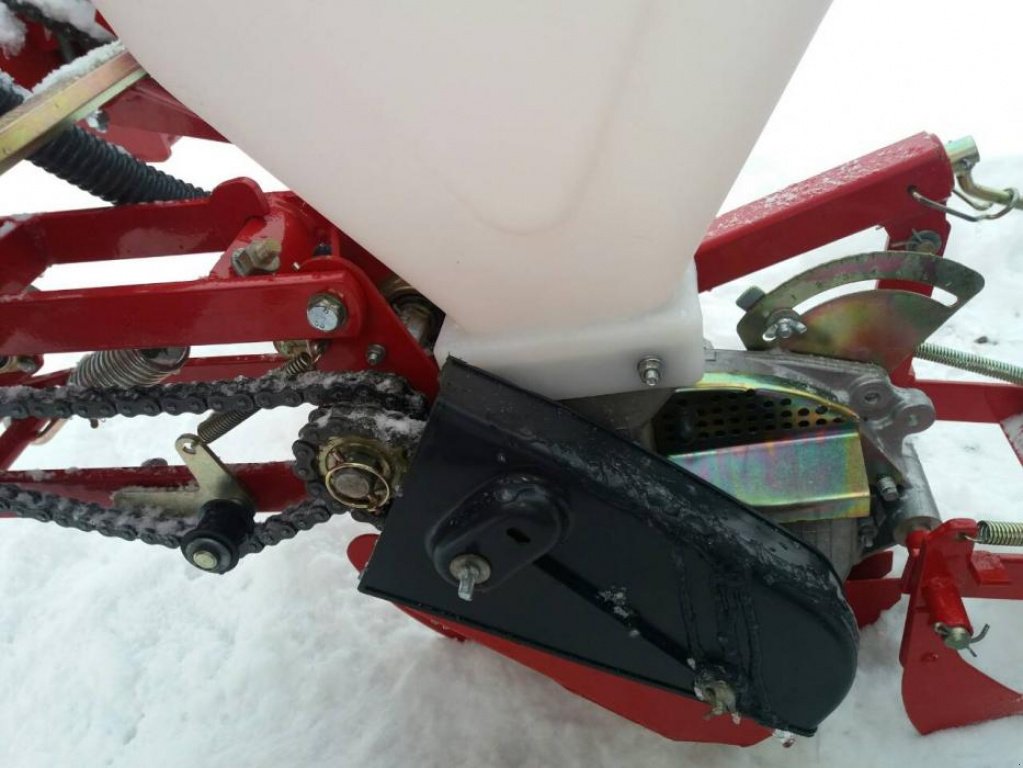 Gareeggenfelder des Typs CHERVONA ZIRKA Vesta 8,  in Кіровоград (Bild 3)