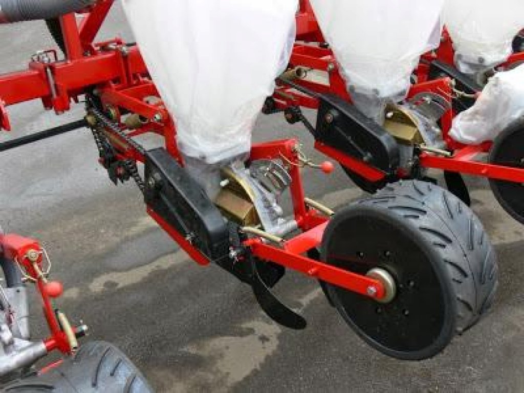 Gareeggenfelder des Typs CHERVONA ZIRKA Vesta 8,  in Кіровоград (Bild 6)