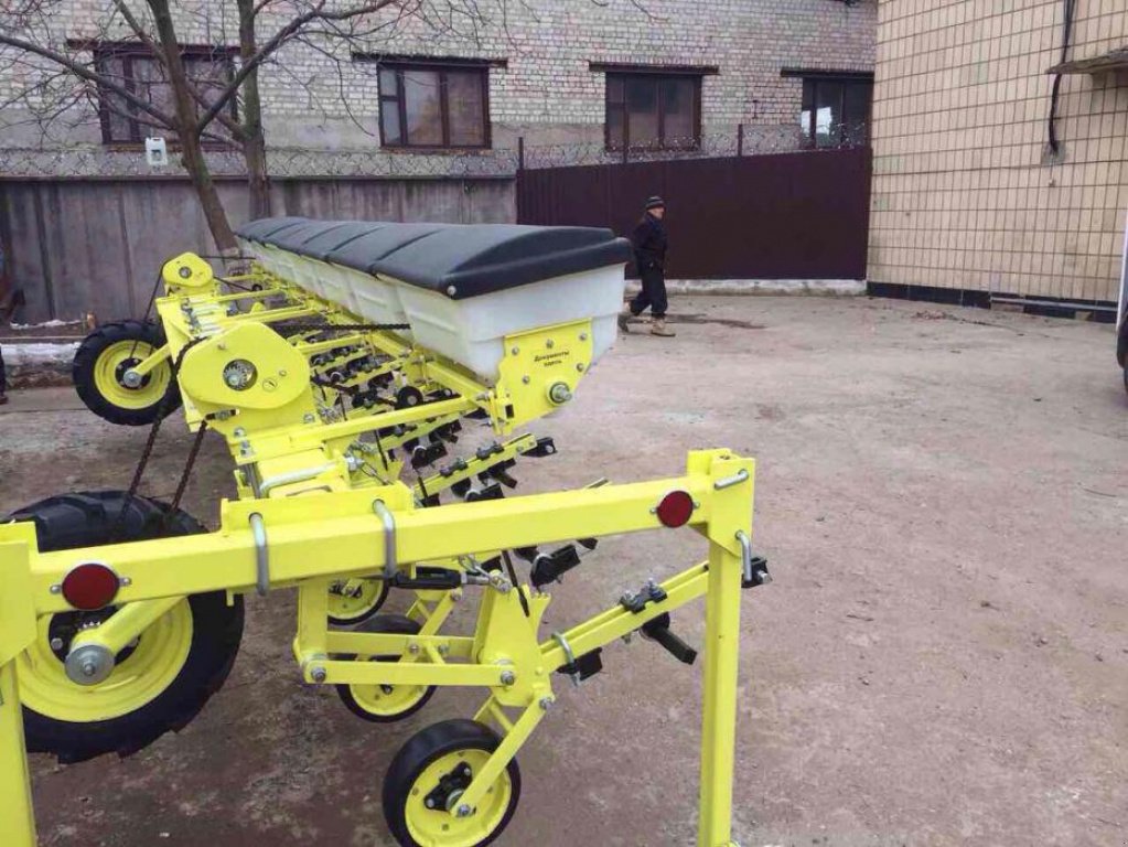 Kartoffelpflegetechnik des Typs CHERVONA ZIRKA Altair 5,6-02,  in Кіровоград (Bild 1)