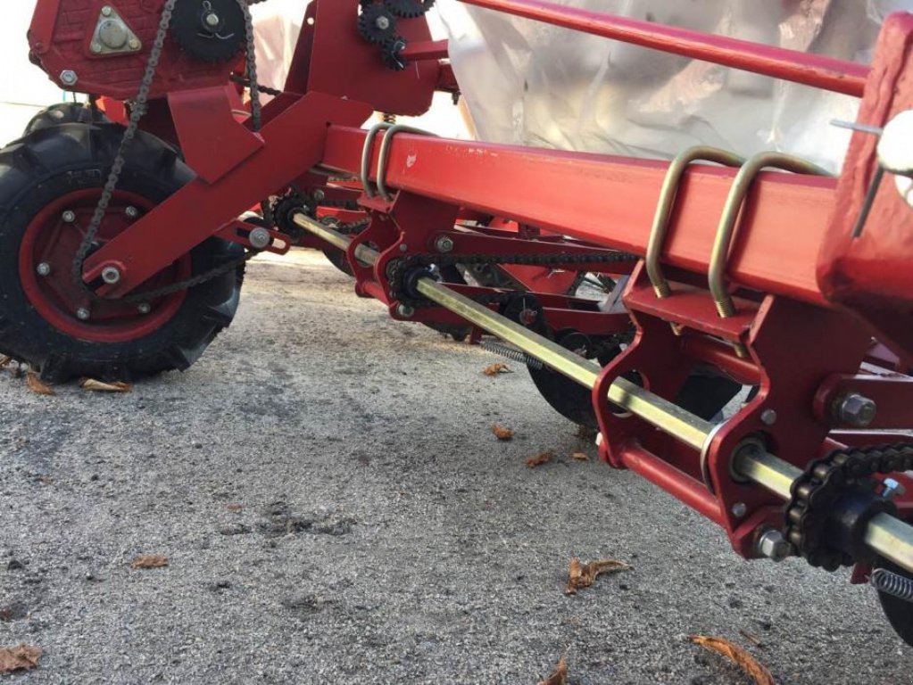 Sämaschine des Typs CHERVONA ZIRKA СУПН-8,  in Кіровоград (Bild 5)