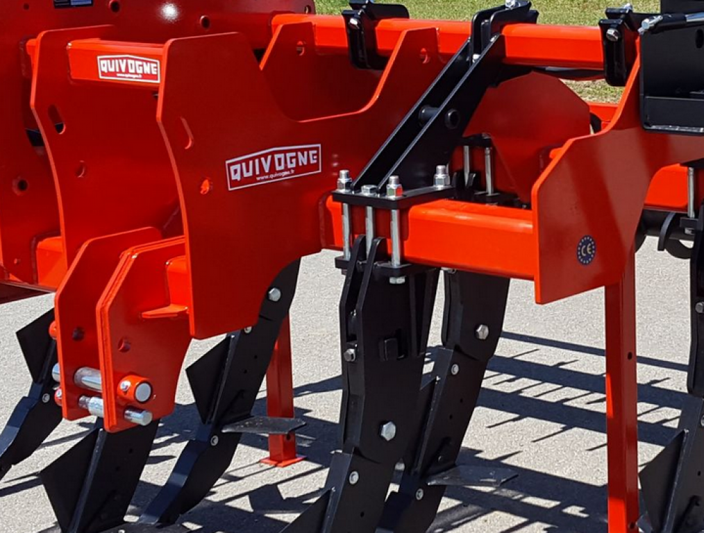 Spatenpflug des Typs Quivogne SSDR 7,  in Гуляйпо́ле (Bild 4)