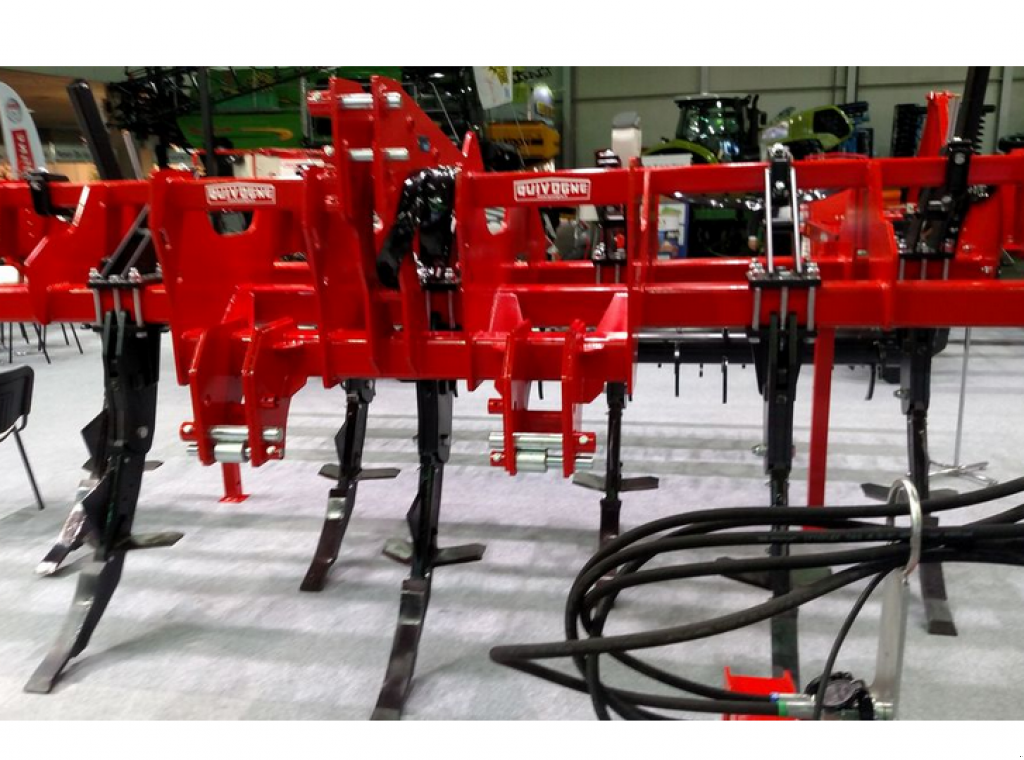 Spatenpflug des Typs Quivogne SSDR 7,  in Гуляйпо́ле (Bild 1)