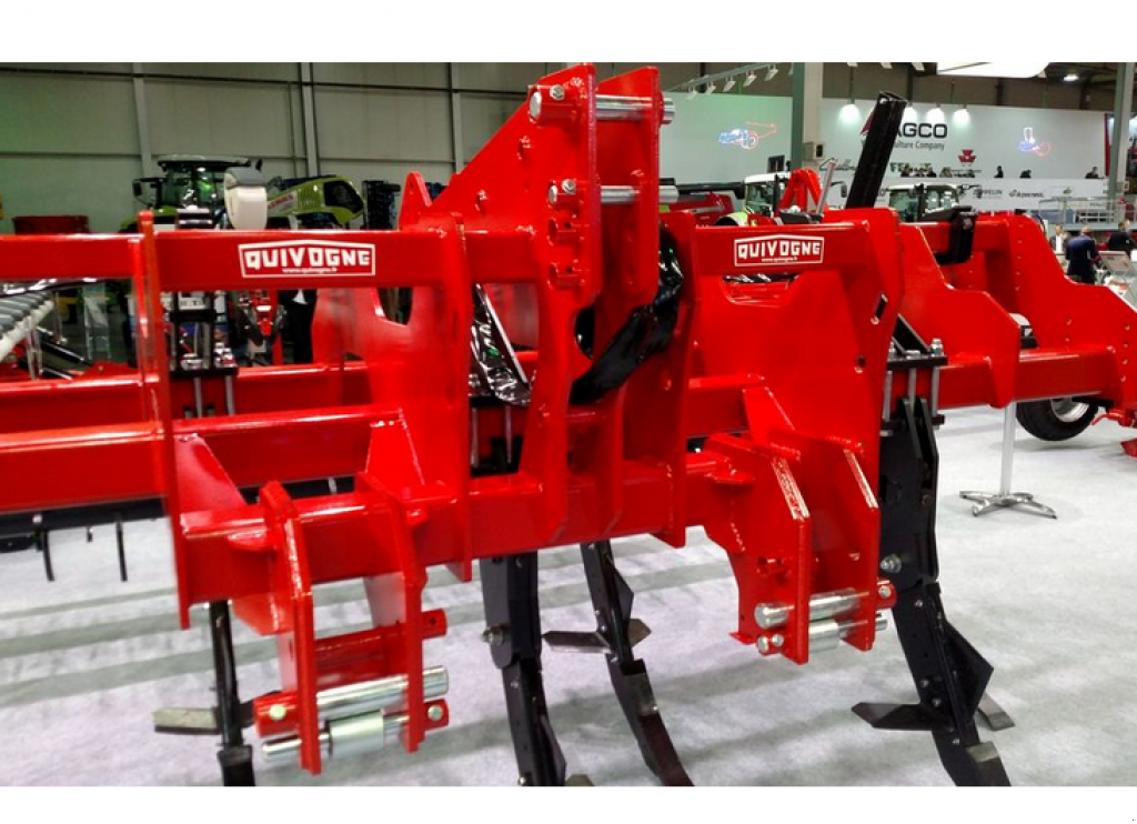 Spatenpflug des Typs Quivogne SSDR 7,  in Гуляйпо́ле (Bild 2)