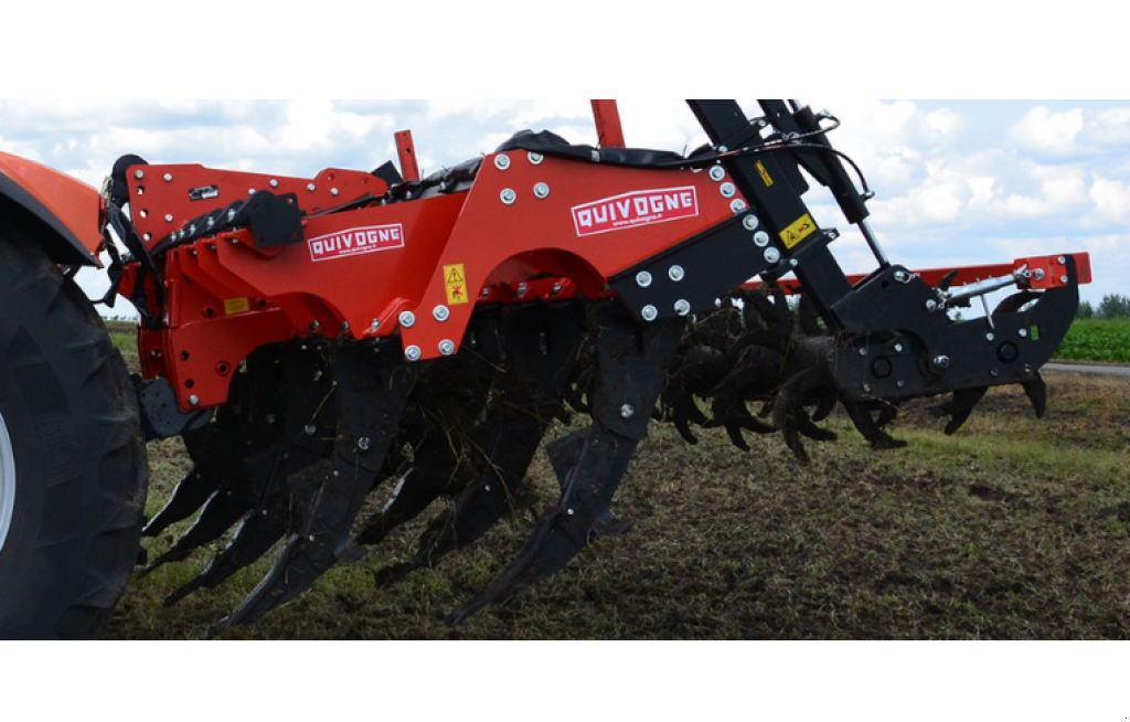 Spatenpflug des Typs Quivogne SSDR 9,  in Гуляйпо́ле (Bild 1)