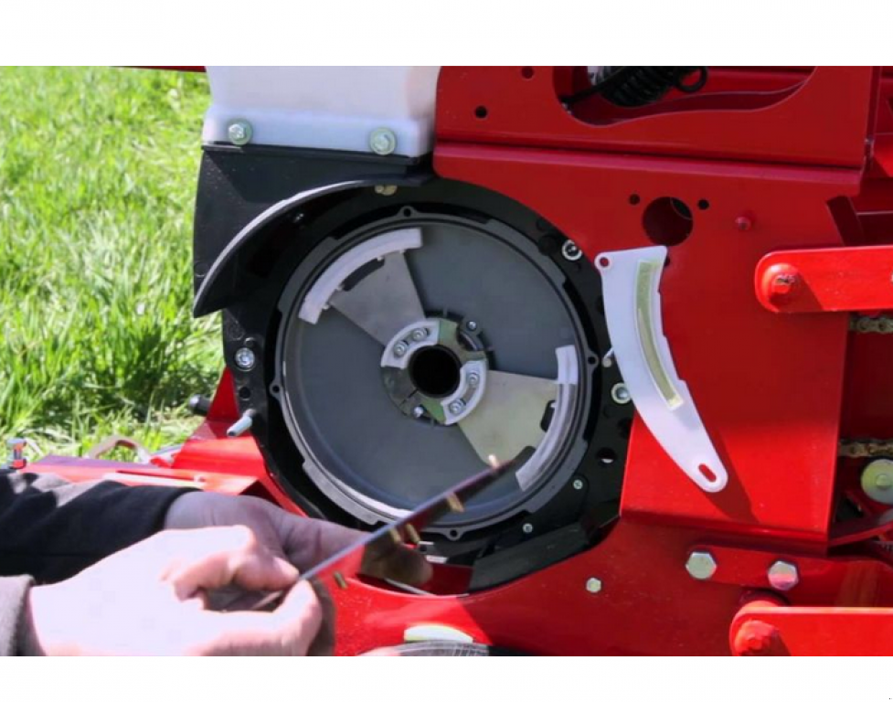 Gareeggenfelder des Typs Quivogne Prosem K8,  in Гуляйпо́ле (Bild 10)