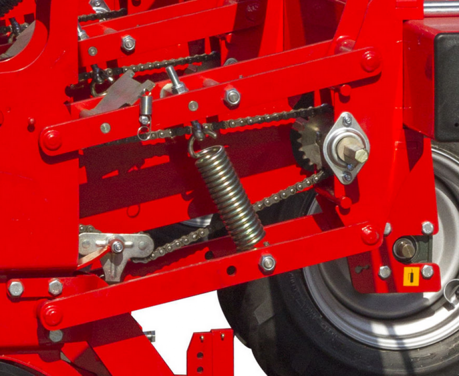 Gareeggenfelder des Typs Quivogne Prosem K8,  in Гуляйпо́ле (Bild 8)