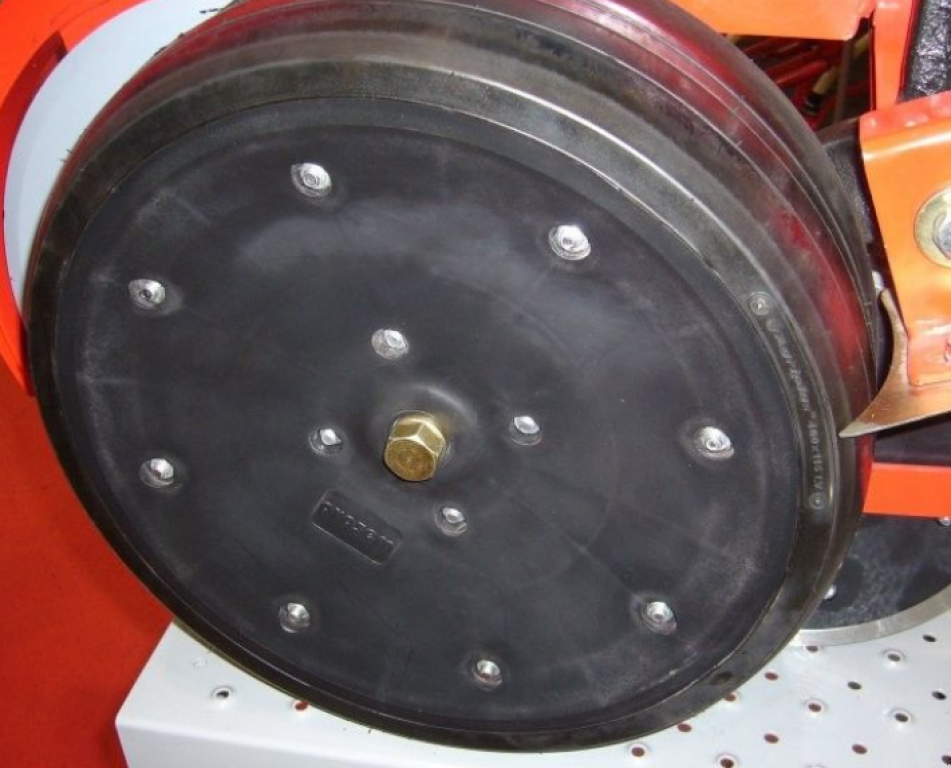 Gareeggenfelder des Typs Quivogne Prosem K8,  in Гуляйпо́ле (Bild 7)