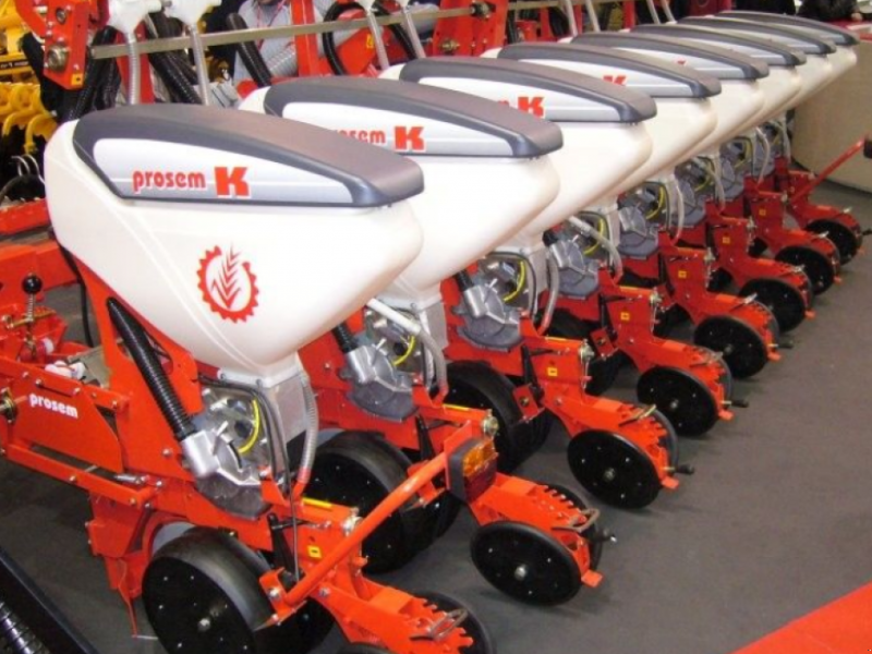 Gareeggenfelder des Typs Quivogne Prosem K8,  in Гуляйпо́ле (Bild 1)