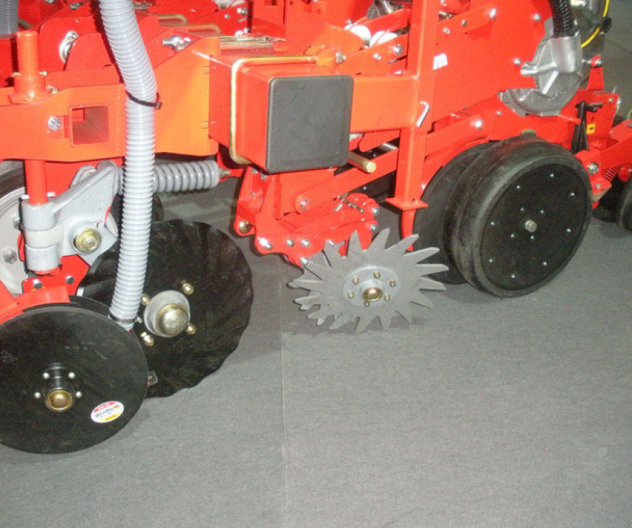 Gareeggenfelder des Typs Quivogne Prosem K8,  in Гуляйпо́ле (Bild 5)