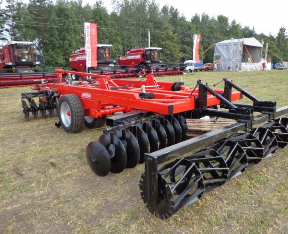 Wiesenegge des Typs Quivogne TM 400/5,  in Гуляйпо́ле (Bild 1)