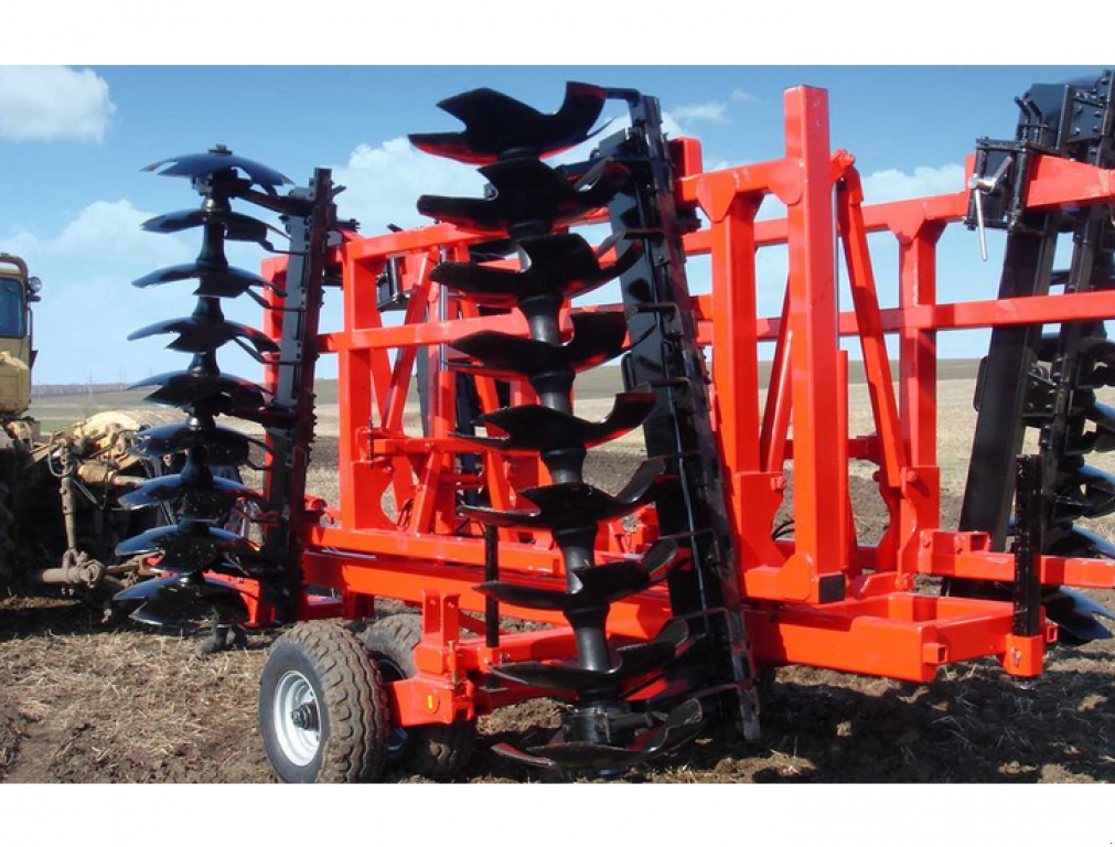 Wiesenegge des Typs Quivogne APAVR-FF 36,  in Гуляйпо́ле (Bild 1)