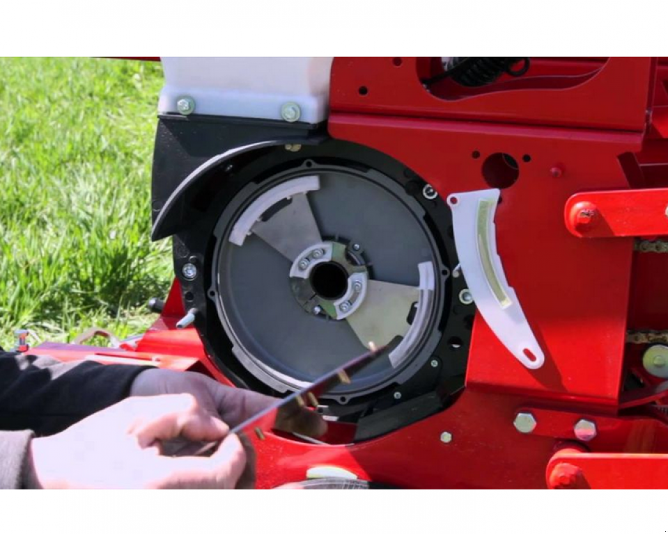 Gareeggenfelder des Typs Quivogne Prosem K16,  in Гуляйпо́ле (Bild 10)