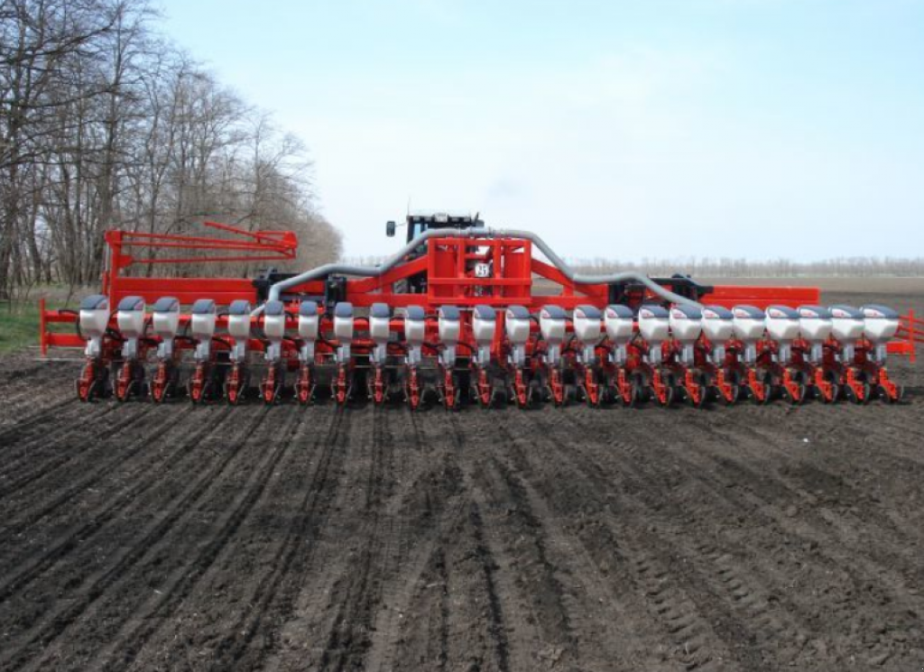 Gareeggenfelder des Typs Quivogne Prosem K16,  in Гуляйпо́ле (Bild 1)