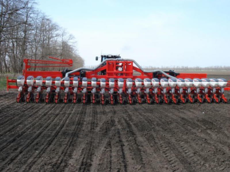 Gareeggenfelder des Typs Quivogne Prosem K16,  in Гуляйпо́ле (Bild 1)