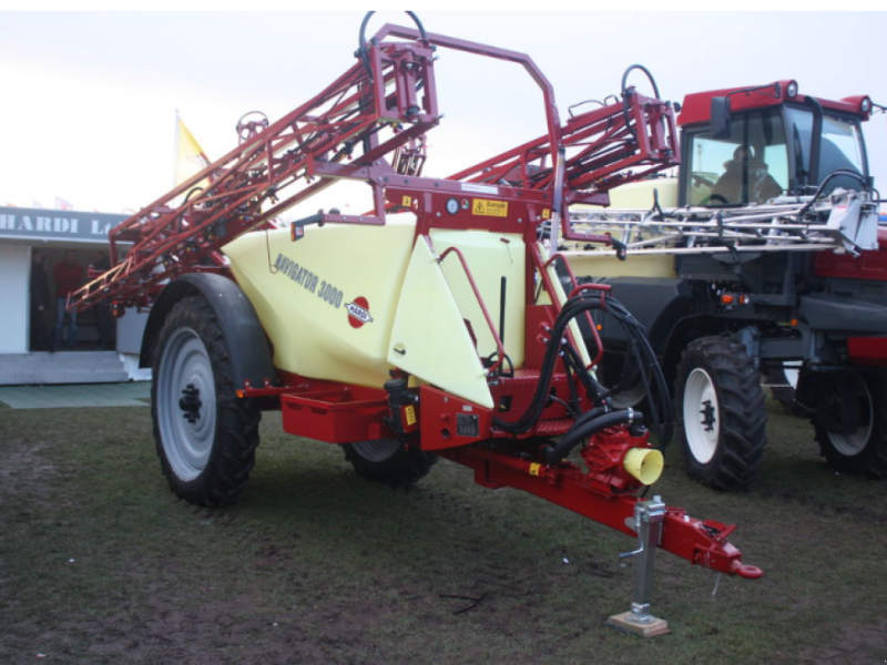 Weinbauspritze des Typs Hardi Navigator 3000,  in Гуляйпо́ле (Bild 1)