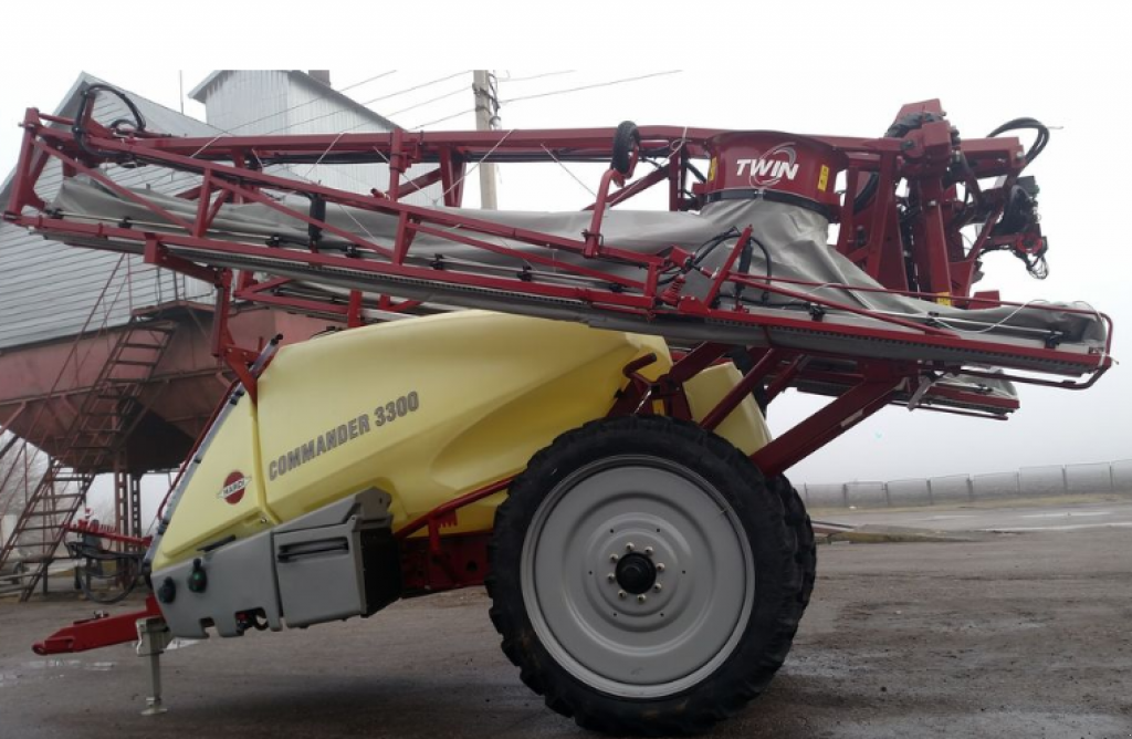 Weinbauspritze des Typs Hardi Commander 3300,  in Гуляйпо́ле (Bild 1)