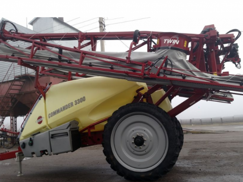 Weinbauspritze des Typs Hardi Commander 3300,  in Гуляйпо́ле (Bild 1)