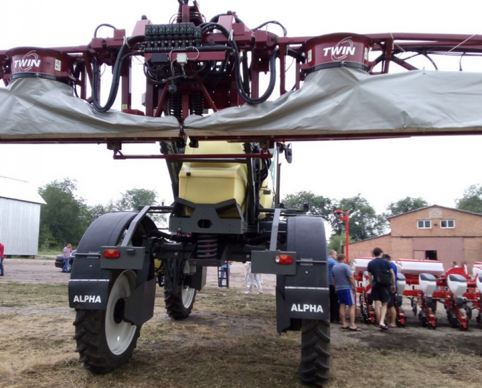 Selbstfahrspritze des Typs Hardi Alpha 4100, Neumaschine in Гуляйпо́ле (Bild 9)