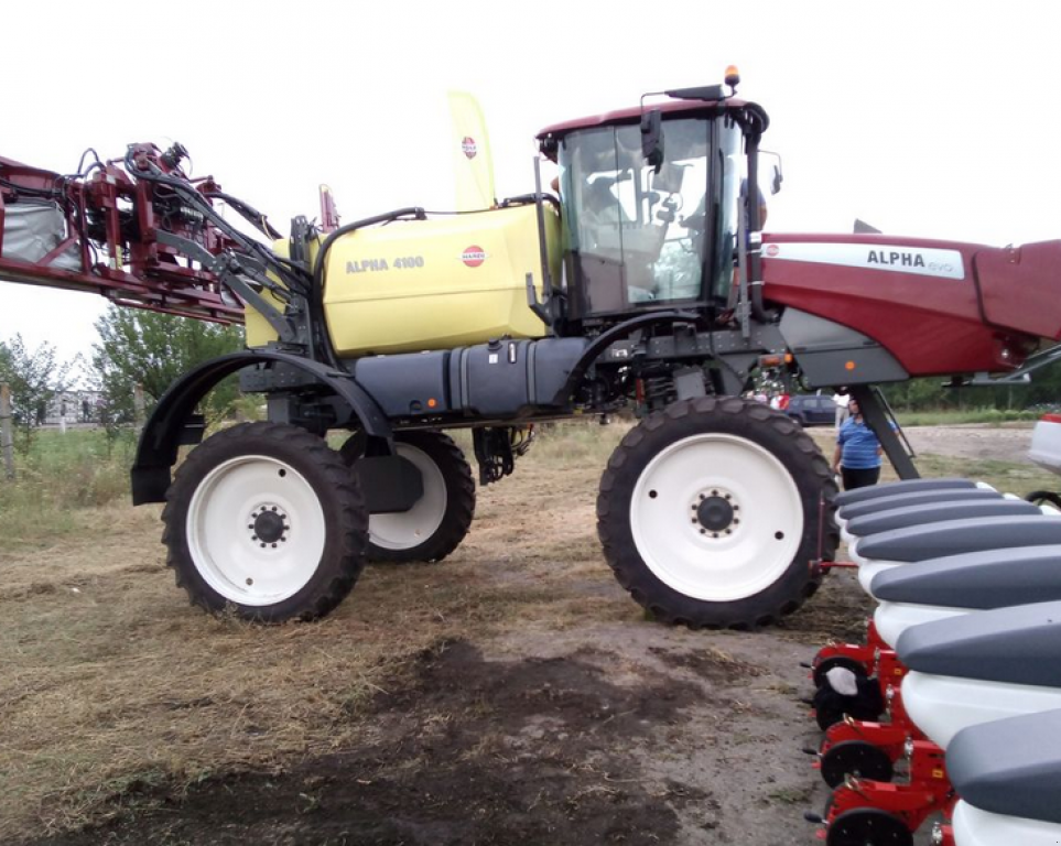 Selbstfahrspritze des Typs Hardi Alpha 4100, Neumaschine in Гуляйпо́ле (Bild 2)