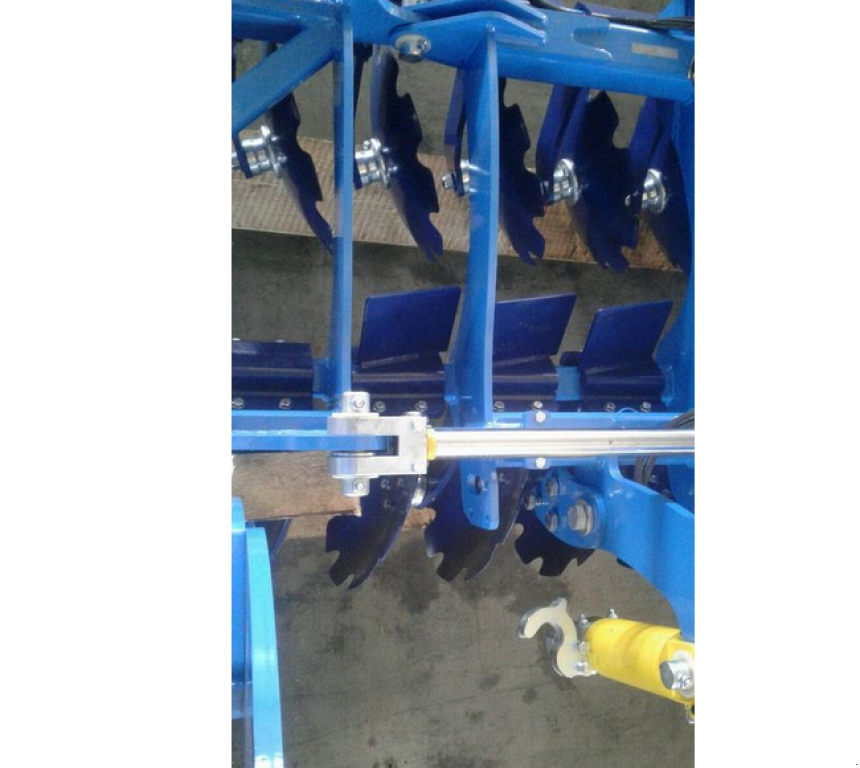 Wiesenegge des Typs Farmet Softer 6 PS,  in Гуляйпо́ле (Bild 4)