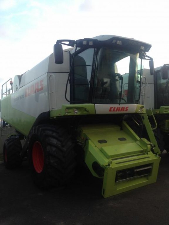 Oldtimer-Mähdrescher des Typs CLAAS Lexion 570, Neumaschine in Київ (Bild 1)